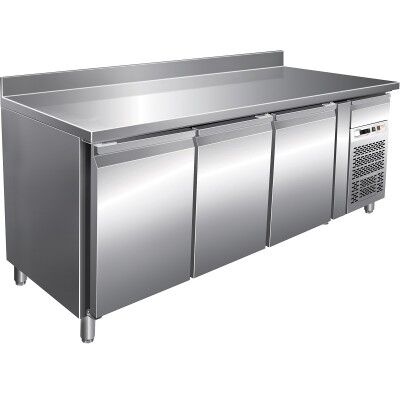 Refrigerated stainless steel table -2°/ 8°C gastronomy 3 doors, AISI 201 stainless steel with splashback. GN3200TN-FC - Forcar